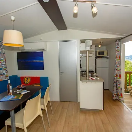 Camping De La Baie 4*