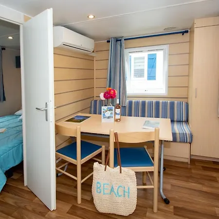 De La Baie 4*